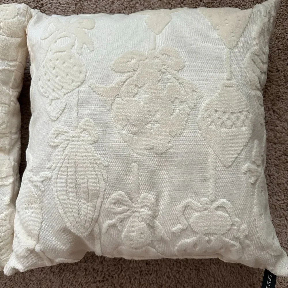 Festive Winter Decor: Set of Snowmen and Ornaments Throw Pillows